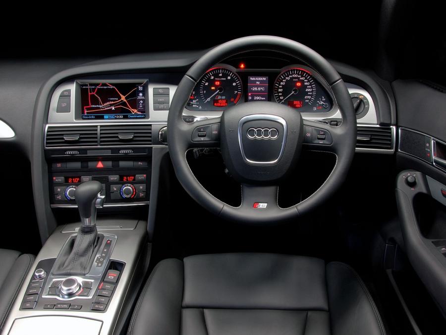 Торпедо Audi S6 Sedan (4F, C6) 2006 года  (ZA) (фото 4 из 9)